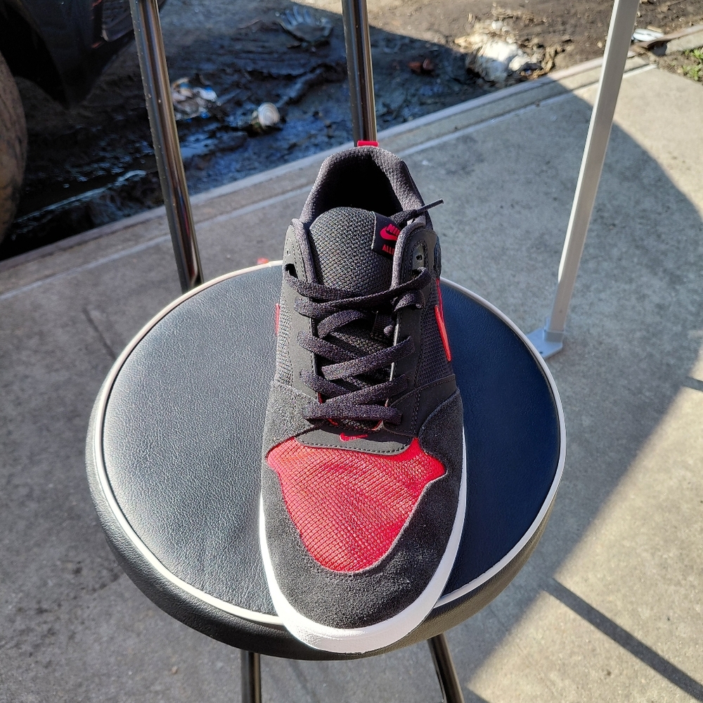 Nike Athletic Sneakers in Black and Red Mesh